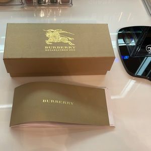 ✨Burberry Sunglasses Box✨